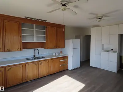 Interior photo 3 of 4928 51 AV