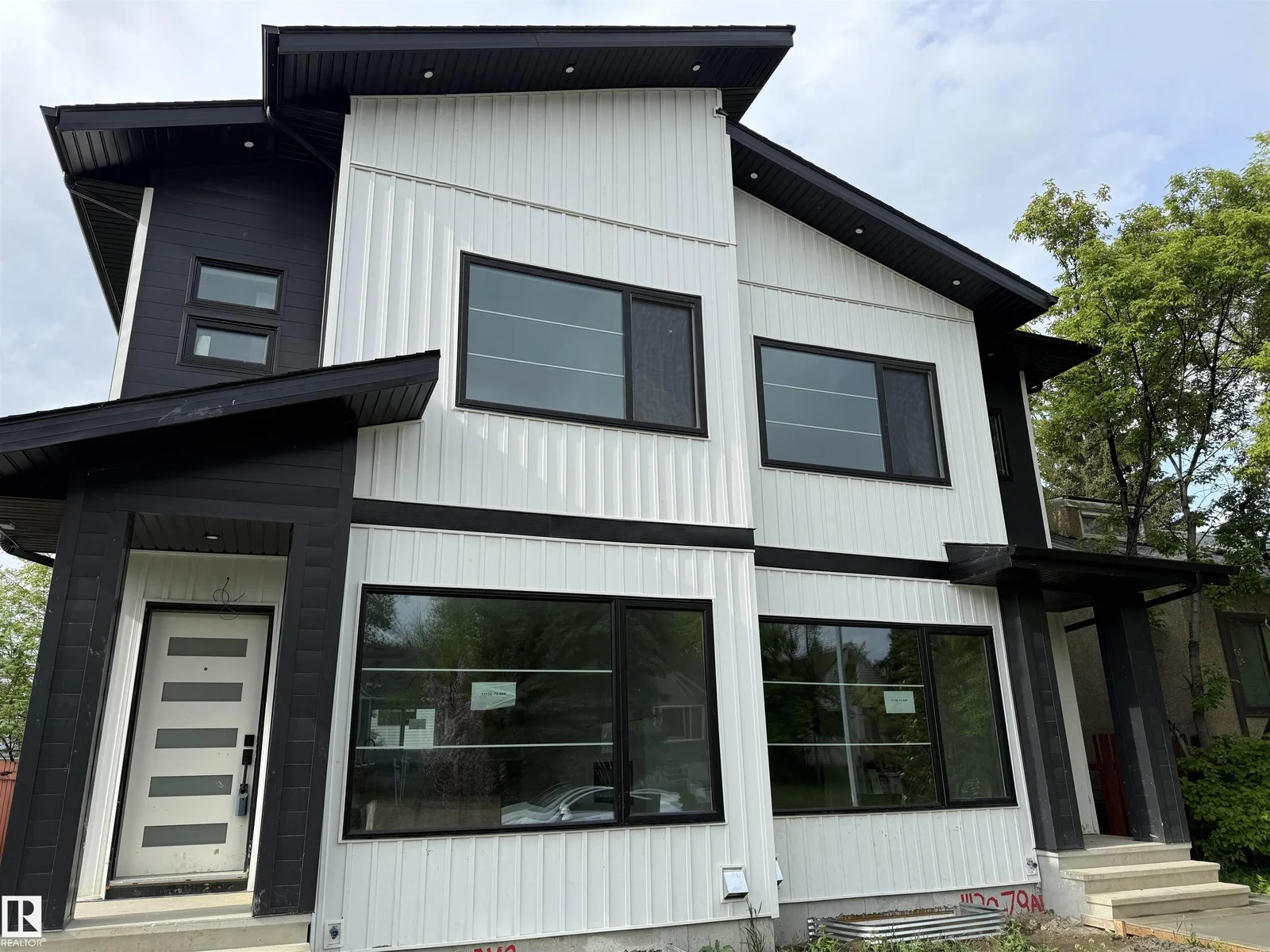 11132 72 AV NW, Edmonton - 5 bedroom Duplex for sale