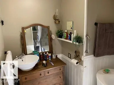 Interior photo 3 of 333 Juniper PL NW