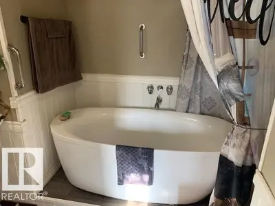 Interior photo 2 of 333 Juniper PL NW