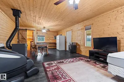 Interior photo 3 of 60024 TWP ROAD 620A