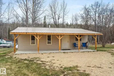 Interior photo 1 of 60024 TWP ROAD 620A