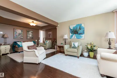 Interior photo 3 of 687 MEADOWVIEW DR