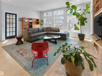 Interior photo 4 of 9815 90 AV NW