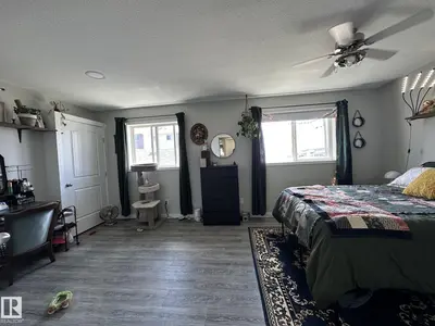 Interior photo 3 of 4839 54 AV
