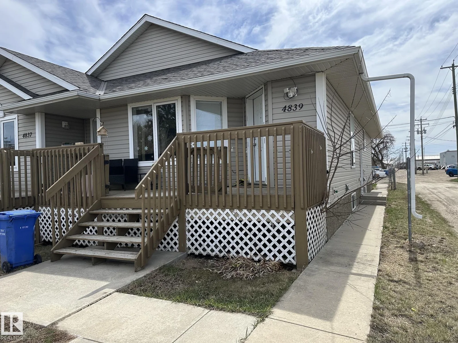 4839 54 AV, Wetaskiwin - 4 bedroom Duplex for sale