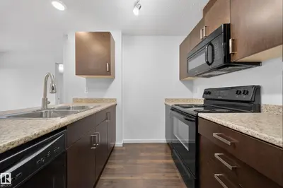 Interior photo 4 of 228 5515 7 Ave SW
