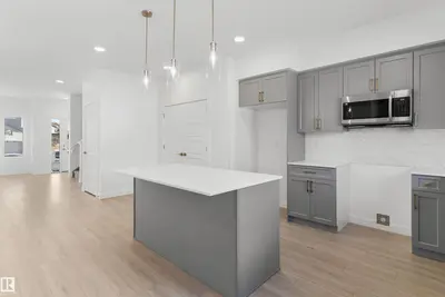 Interior photo 4 of 1056 14 AV NW
