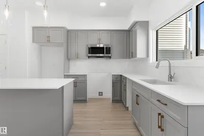 Interior photo 3 of 1056 14 AV NW