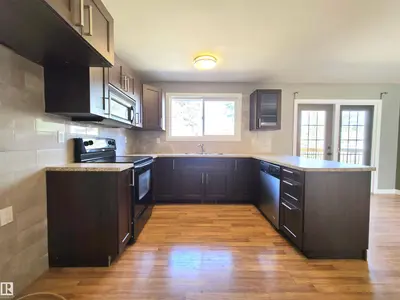 Interior photo 4 of 