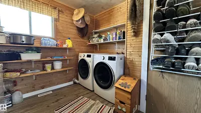 Interior photo 4 of 563069 Rg Rd 181