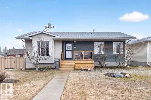 5208 55 AV, Mundare - $365,000