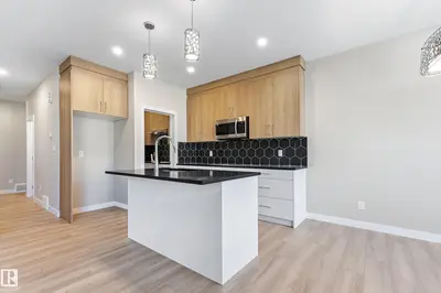 Interior photo 4 of 3714 40 AVENUE