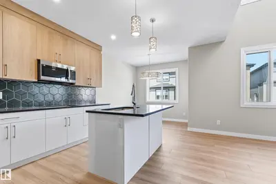 Interior photo 3 of 3714 40 AVENUE