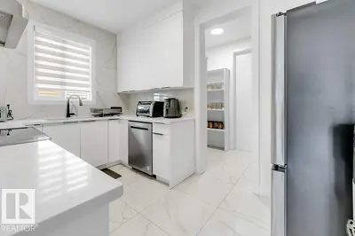 Interior photo 3 of 424 33 AV NW