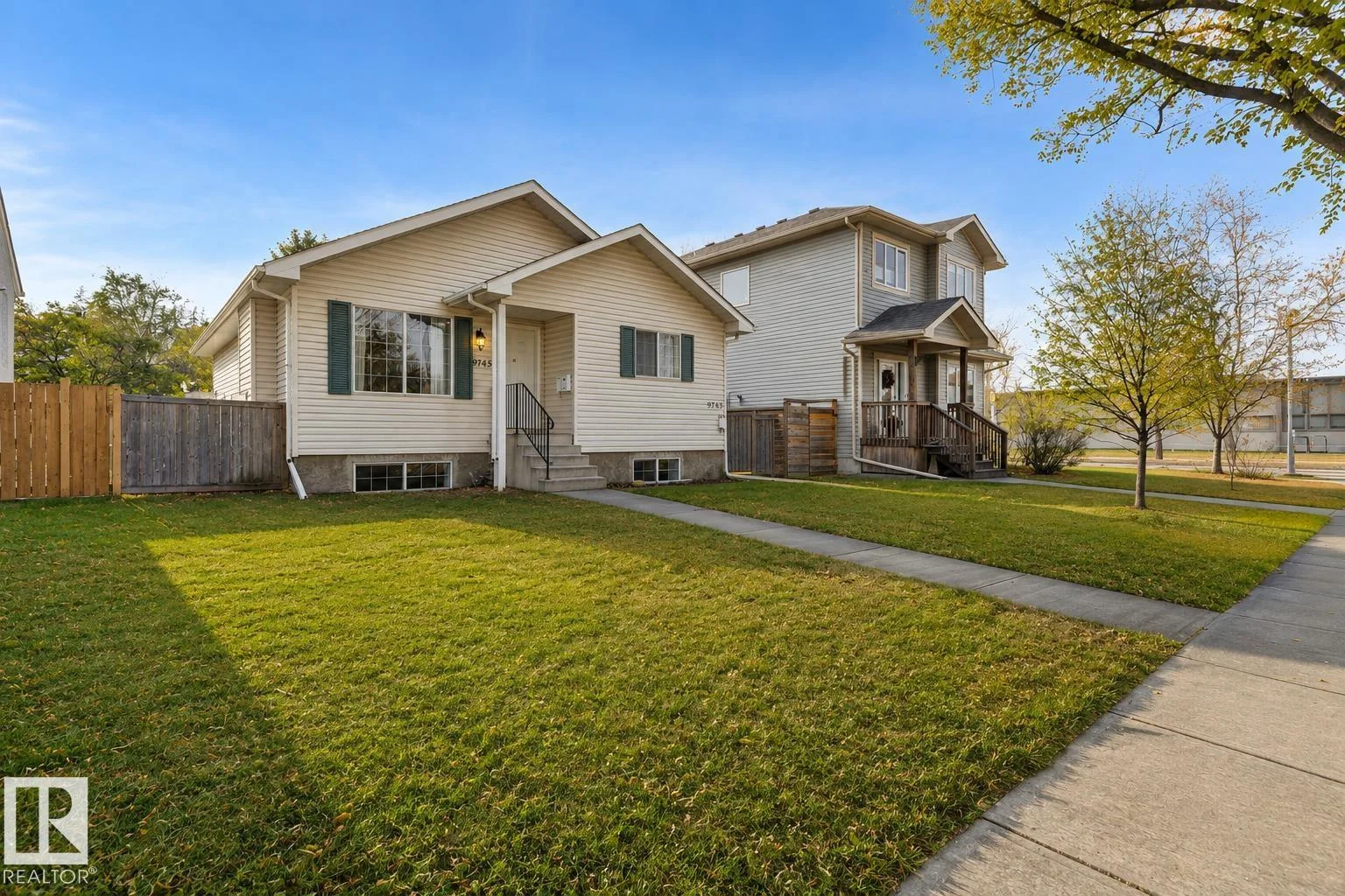 9745 71 AV NW, Edmonton - 5 bedroom Duplex for sale