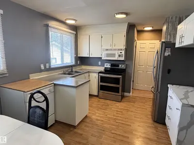 Interior photo 2 of 155 BROOKWOOD DR