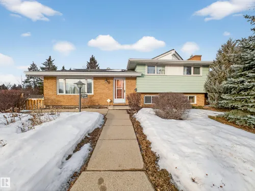 11008 40 AV NW, Edmonton - $474,702