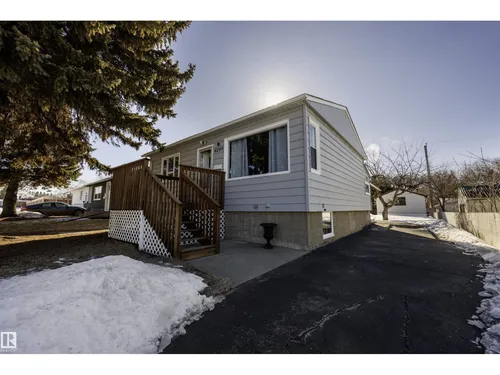 4209 116 AV NW, Edmonton - $329,000