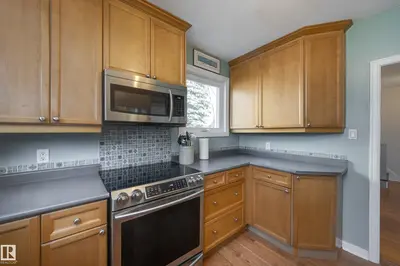 Interior photo 4 of 11516 72 AV NW