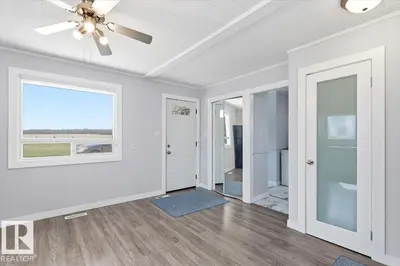 Interior photo 2 of 417 SWEDBERG ST