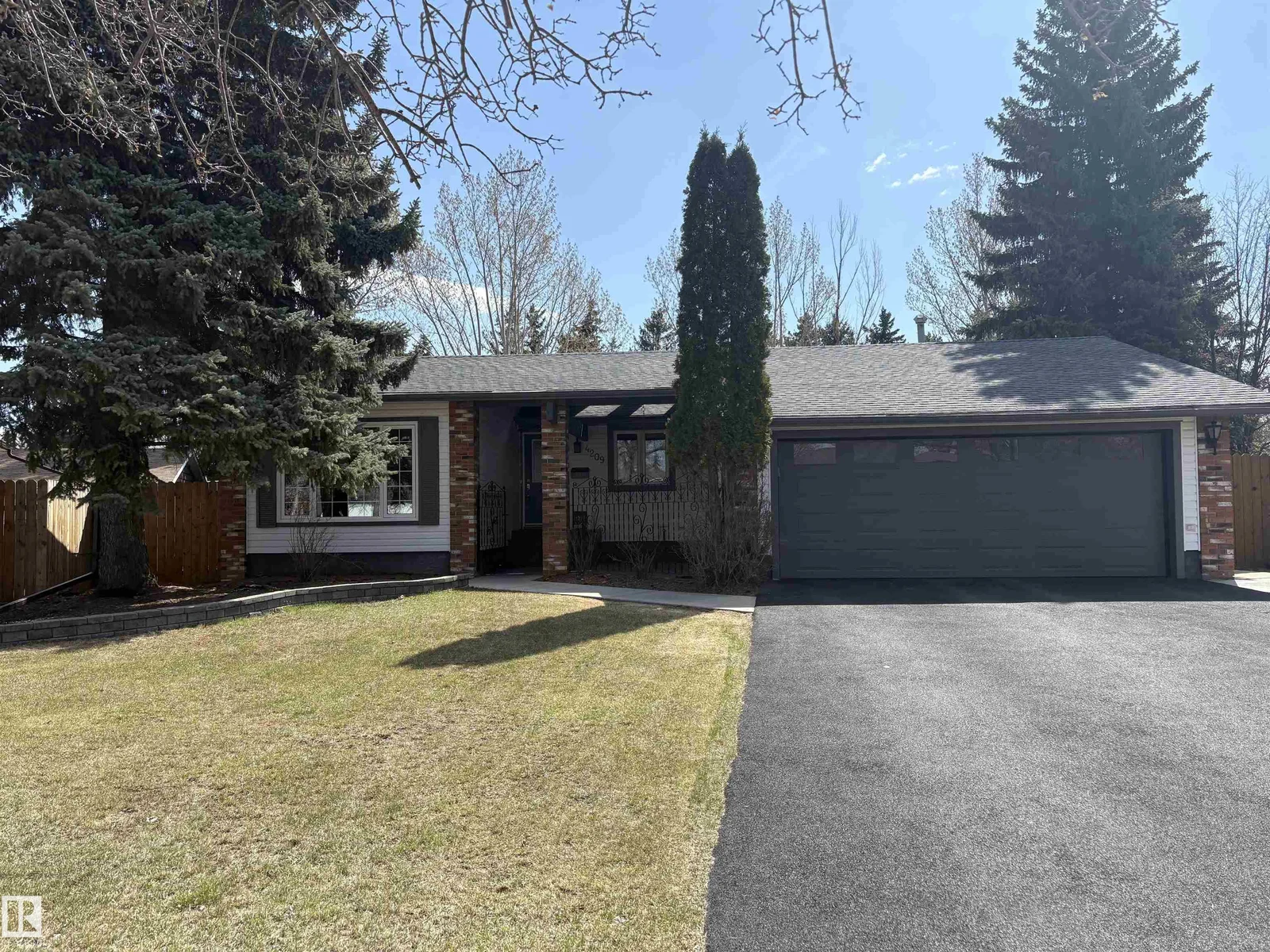 4209 63 ST, Camrose - 4 bedroom Detached Single Family for sale