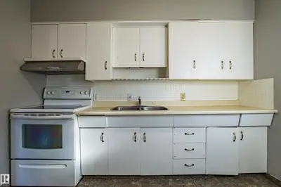 Interior photo 4 of 12716 12718 94 ST NW