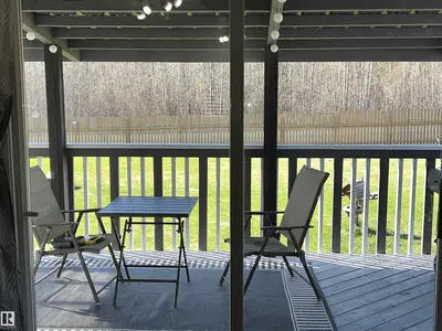 Interior photo 2 of 4902 50 st.