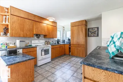 Interior photo 2 of #8 465070 RGE ROAD 20