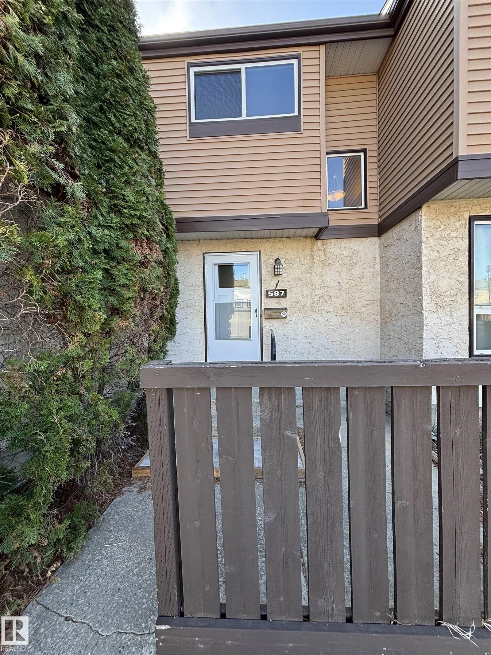 587 KNOTTWOOD RD W NW, Edmonton - 4 bedroom Townhouse for sale