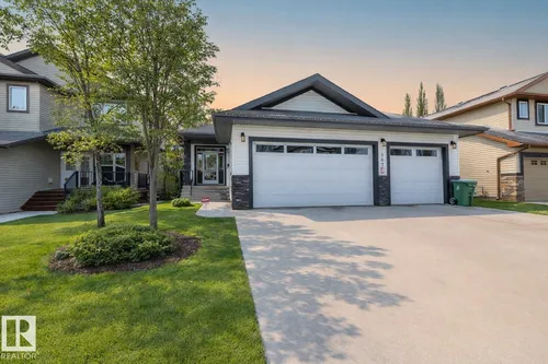307 RAVINE CL, Devon - $675,000
