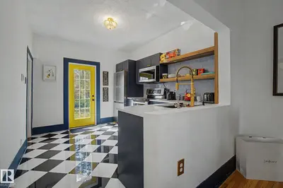 Interior photo 4 of 1512 122 ST NW NW