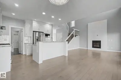 Interior photo 4 of 635 42 ST SW