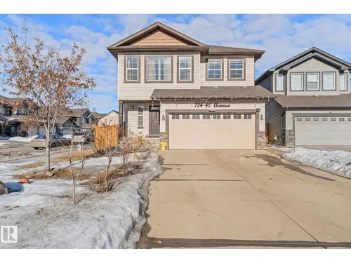 724 40 AV NW, Edmonton - $649,000