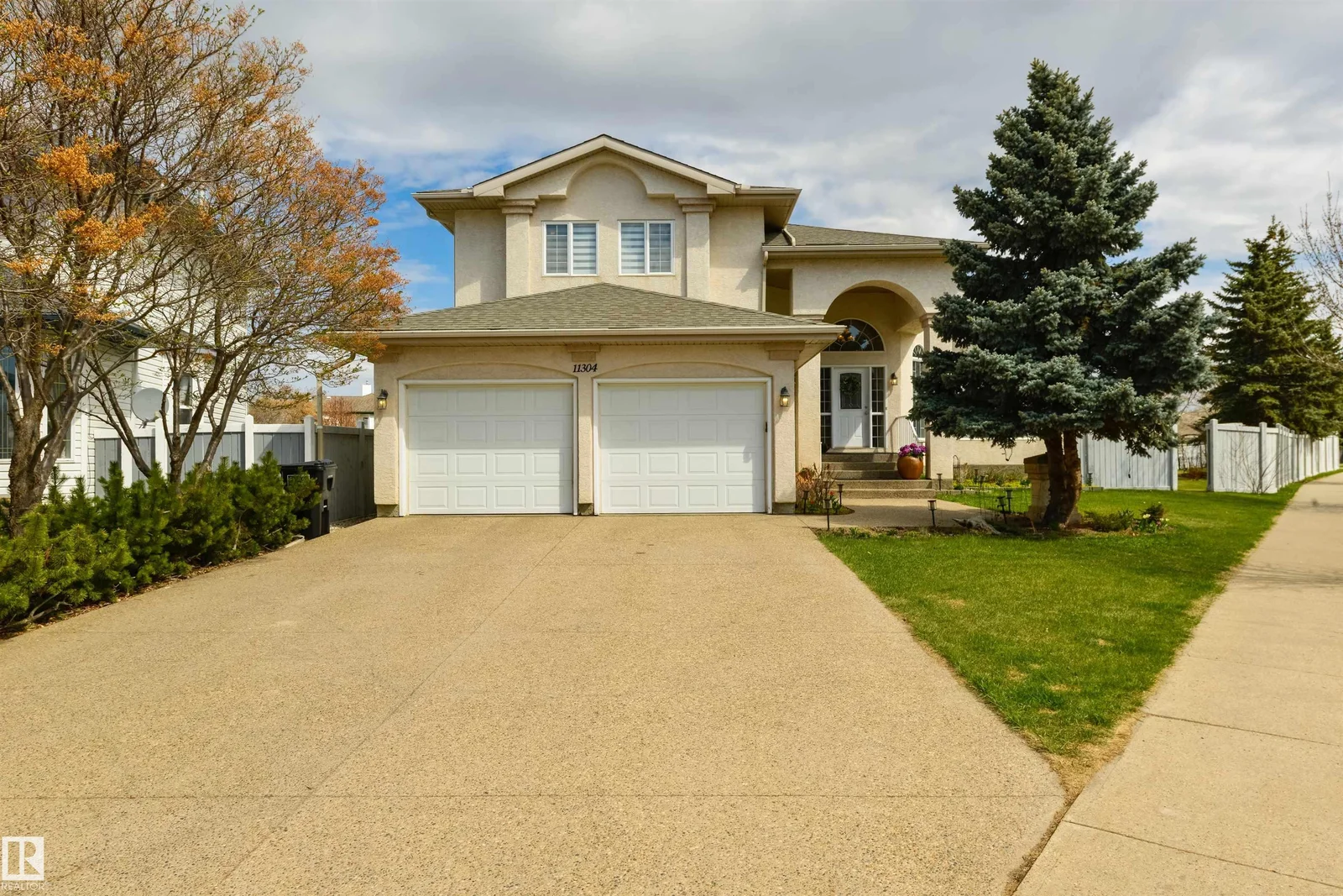 11304 9 AV NW, Edmonton - 6 bedroom Detached Single Family for sale
