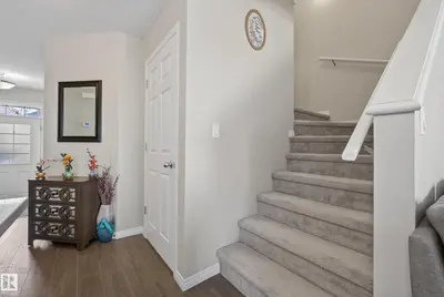 Interior photo 2 of 757 EAGLESON CR NW