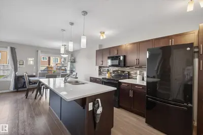 Interior photo 4 of 757 EAGLESON CR NW