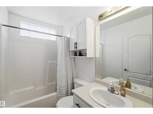 1304 OAKLAND CR, Devon - $519,000