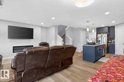 Interior photo 3 of 3214 9 ST NW
