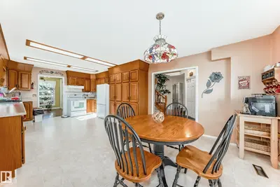 Interior photo 4 of 216 Parkallen WY