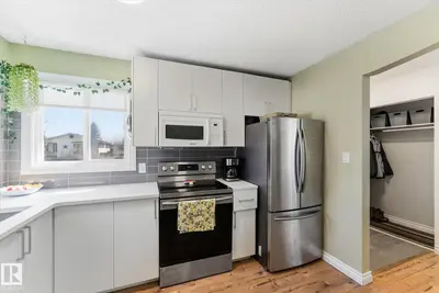 Interior photo 2 of 5702 50 ST