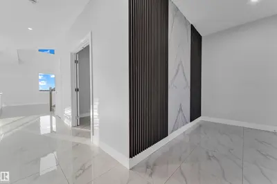 Interior photo 3 of 213 Crystal creek