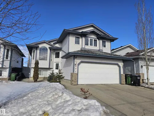 6752 166 AV NW, Edmonton - $415,000