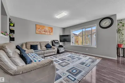 Interior photo 4 of 5520 5 AV SW