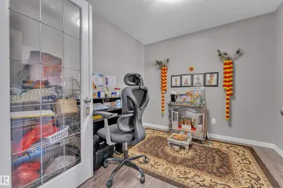 Interior photo 2 of 5520 5 AV SW