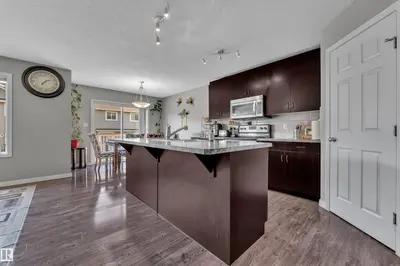 Interior photo 3 of 5520 5 AV SW