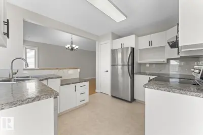 Interior photo 4 of 1911 6 ST