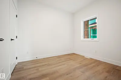Interior photo 3 of 118 Caledon CR