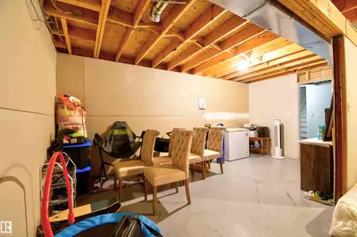Interior photo 4 of 4718/4720 46 AV
