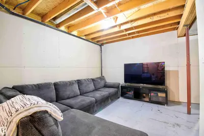 Interior photo 3 of 4718/4720 46 AV